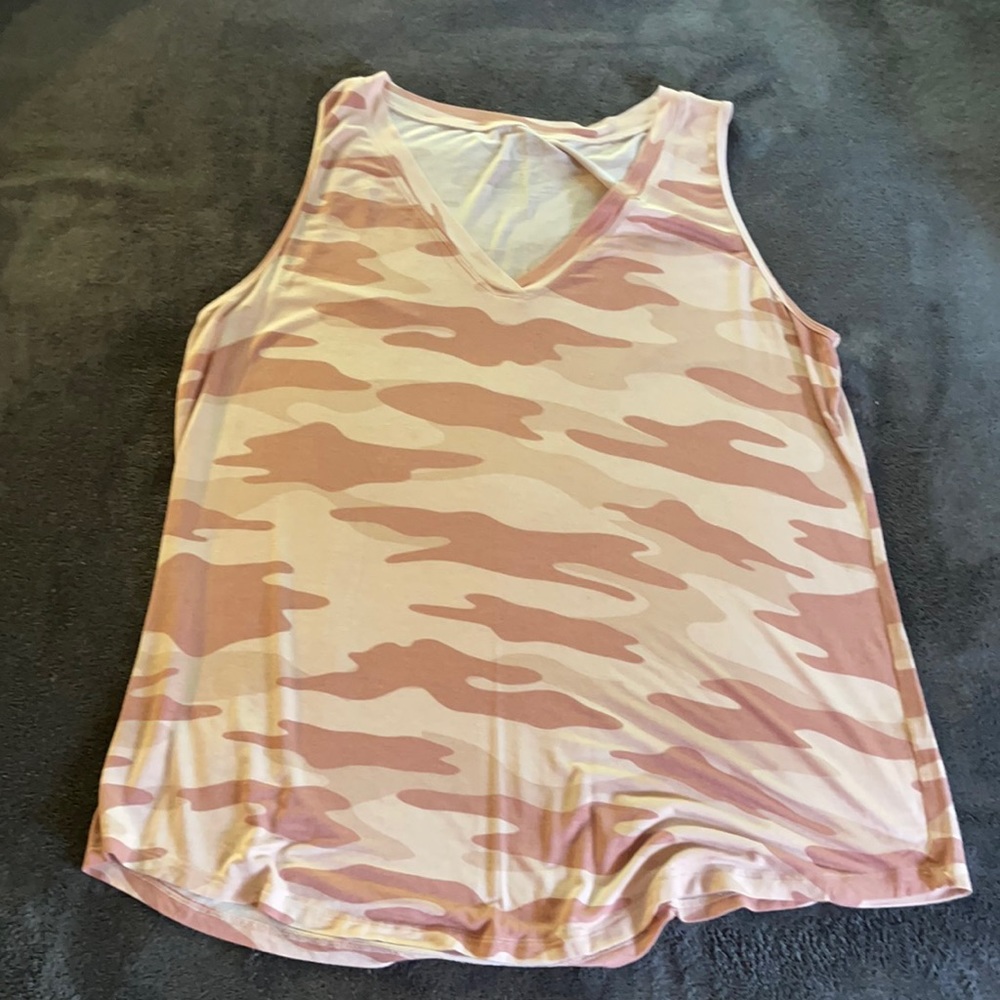 Super light camo sleeveless tshirt